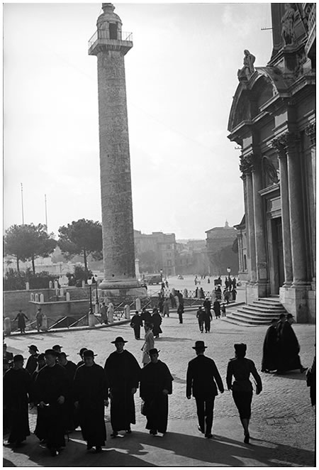 Hilde Lotz-Bauer photo of Trajan's Column