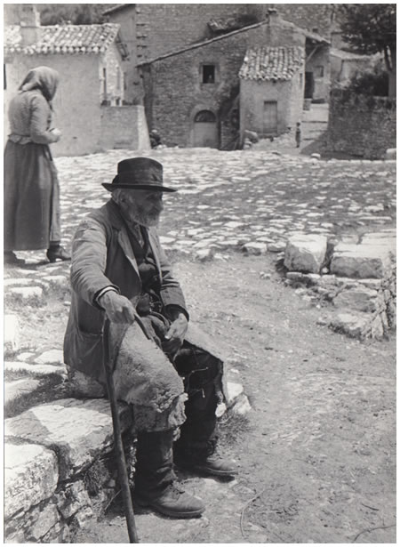 Hilde Lotz-Bauer photo of Scanno in the 1930s
